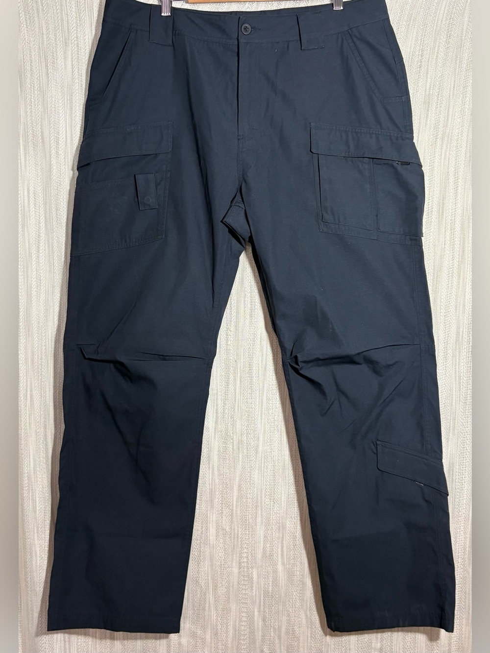 Under Armour Navy Cargo Pants with Multiple Pockets